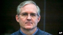 Paul Whelan, bivši američki marinac koji je uhapšen zbog navodnog špijuniranja, sluša presudu u sudnici Moskovskog gradskog suda u Moskvi, Rusija, 15. juna 2020.