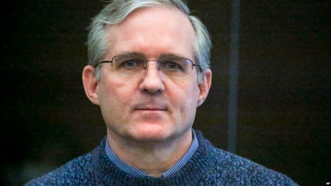 Paul Whelan, în vârstă de 54 de ani, a fost arestat la Moscova, când a vizitat-o ca pensionar, în decembrie 2018. El a fost acuzat de spionaj și a fost condamnat la 16 ani de închisoare în mai 2020, într-un proces despre care SUA au spus că este „o bătaie de joc”. 