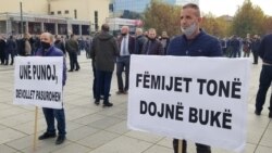 Punëtorët e Telekomit protestojnë për paga