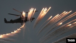 Работа российского боевого вертолета Ка-52. 