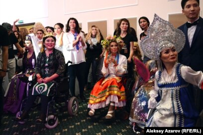 Қиярмен пышақталған Украинадағы секс видео