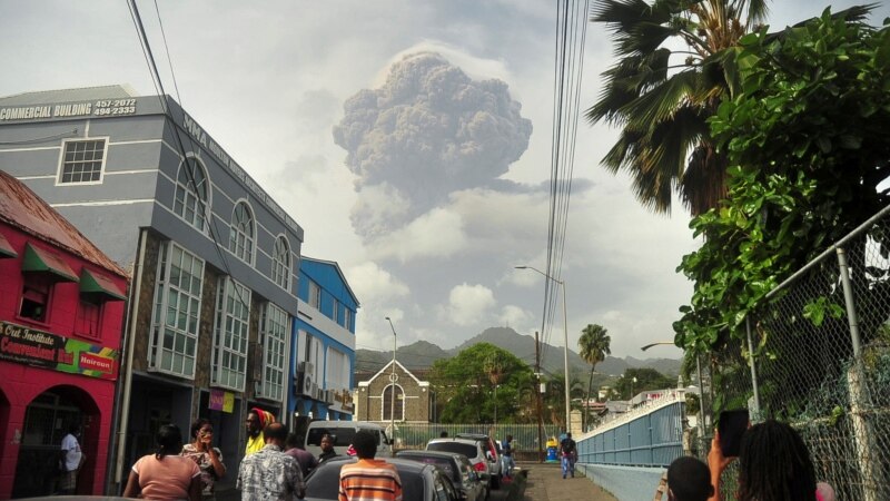 Sveti Vinsent: Prekidi struje nakon novog 'eksplozivnog događaja' vulkana