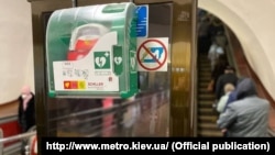 Загалом планують встановити 19 дефібриляторів на станціях у відкритому доступі