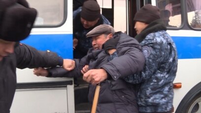 Police In Kazakh Capital Forcibly Detain Dozens