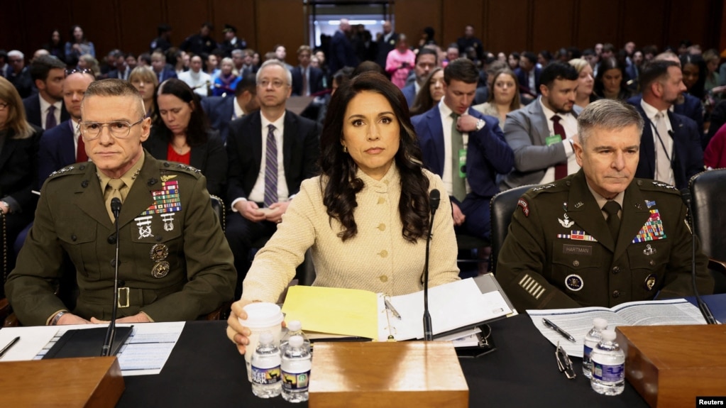 تولسی گابارد (مرکز عکس) اعلام کرد ایران بعد از جنگ ۱۲ روزه در حال بازسازی ظرفیت‌های غنی‌سازی هسته‌ای خود نبوده است