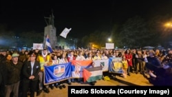 Doček studenata iz Novog Pazara na centralnom gradskom trgu u Kraljevu, 19. oktobar 2025.