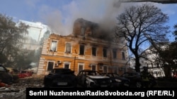 Внаслідок російської атаки на Київ 28 вересня безпілотник також влучив у Будинок президії Національної академії наук України – пам’ятку історії й архітектури національного значення. Там загинули дві людини