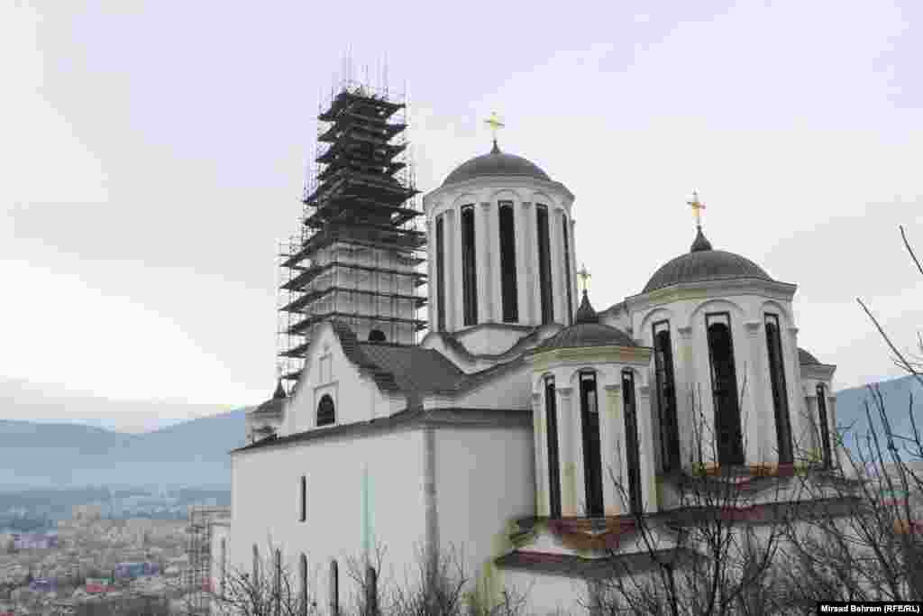 Vrijednost radova na vanjskoj obnovi Saborne crkve Svete trojice u Mostaru procjenjuje se na oko 4,356 miliona eura.&nbsp;Vanjski građevinski radovi trebali bi biti gotovi za dvadesetak dana.