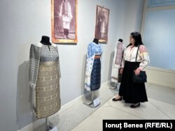 II tradiționale din zona Banatului din colecția lui Marius Matei, expuse în luna iunie 2025 la Palatul Braunstein din Iași.