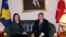 Atifete Jahjaga gjatë një takimi me homologun turk Abdullah Gyl