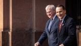 Міністар замежных спраў Украіны Андрэй Сыбіга (зьлева) і міністар замежных спраў Польшчы Радослаў Сікорскі (справа). Варшава, 12 сакавіка 2025