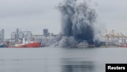 O dronă marină s-a autodistrus în cel mai mare port al României, Constanța. Autoritățile au evacuat câteva plaje de pe Litoral, căci ar mai putea fi drone în derivă.
