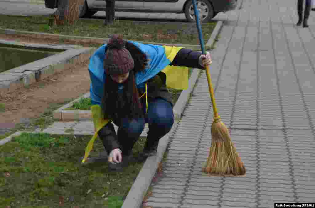 Симферопольский Горсад, 8 марта 2014 года, крымчанки вышли на протест против российского захвата Крыма.