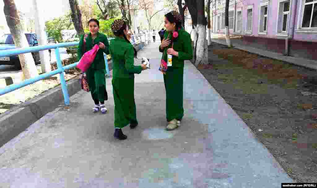 Aşgabatda okuw&ccedil;ylar