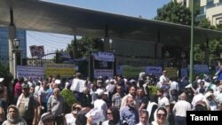 Protest in front of Central Bank in Tehran