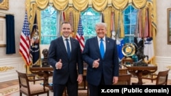 Карол Навроцкий жана Дональд Трамп. Архив сүрөт. 