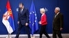 Presidenti i atëhershëm serb, Aleksandar Vuçiq, me presidenten e Komisionit Evropian, Ursula von der Leyen, dhe presidentin e Këshillit Evropian, Antoni Costa, në Bruksel, 10 dhjetor 2025.