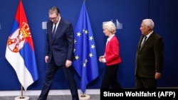 Presidenti i atëhershëm serb, Aleksandar Vuçiq, me presidenten e Komisionit Evropian, Ursula von der Leyen, dhe presidentin e Këshillit Evropian, Antoni Costa, në Bruksel, 10 dhjetor 2025.