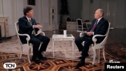 Рускиот претседател Владимир Путин на интервју со американскиот телевизиски водител Такер Карлсон, во Москва, февруари 2024 година