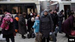 Люди тікають з Дебальцевого, 5 лютого 2015 року