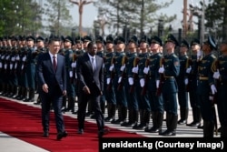 Президент Садыр Жапаров жана Фор Эссозимна Гнассингбе. Бишкек.