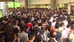 Залізничне сполучення Гонконгу не витримало напливу пасажирів через тайфун «Мангхут» – відео