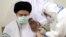 تصویری از تزریق «واکسن ایرانی» به رهبر جمهوری اسلامی در تابستان ۱۴۰۰