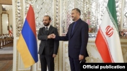 Iran - Foreignt Ministers Ararat Mirzoyan (left) of Armenia and Hossein Amir-Abdolahian of Iran meet in Tehran, October 4, 2021