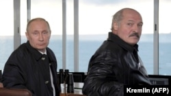Владимир Путин и Александр Лукашенко на военных маневрах