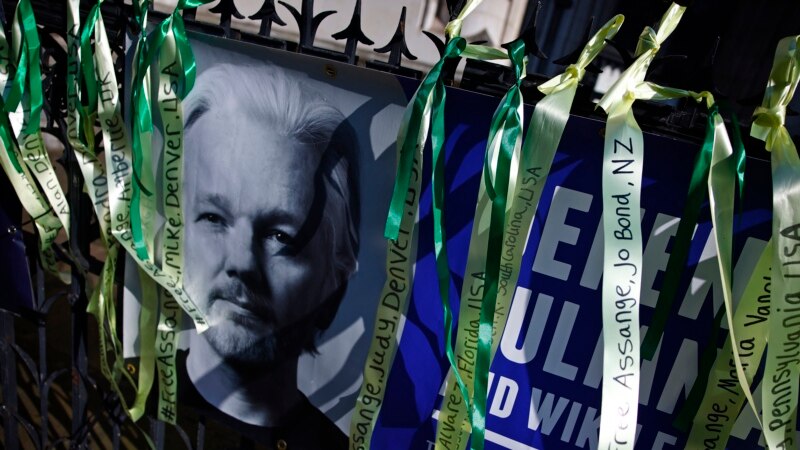 Britania vendos nëse Assange do të ekstradohet në SHBA