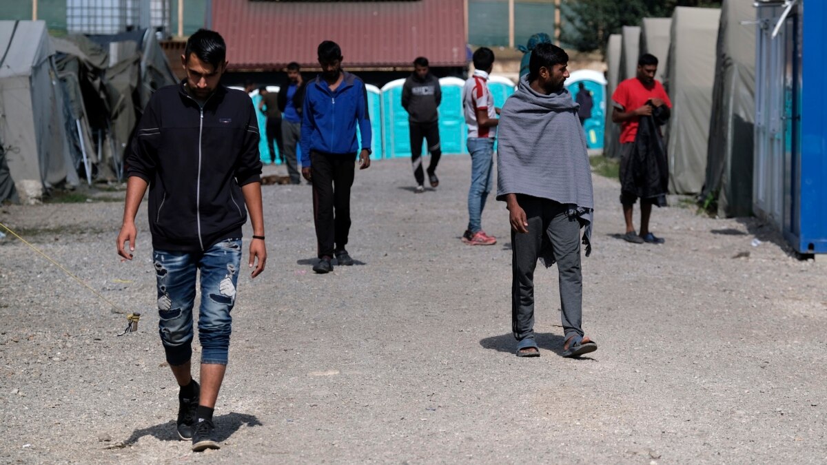 Police Break Up Balkan Trafficking Ring Bringing Pakistani Migrants To Europe