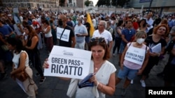 Protest la Roma împotriva extinderii utilizării certificatului Covid, așa-numitul „pașaport verde”, Italia, iulie 2021