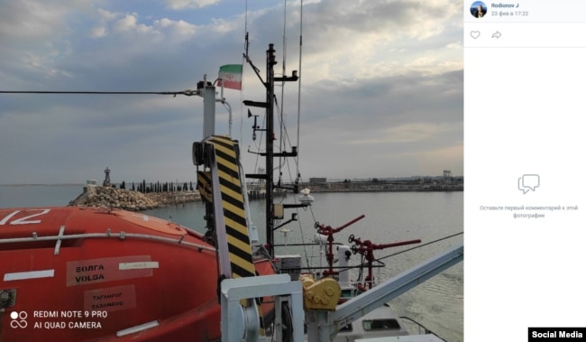 Фото, сделанное Романом Булатовым на палубе танкера "Волга" в порту Амирабада