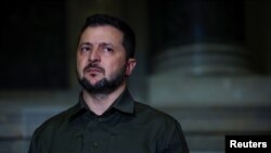  Președintele ucrainean, Volodimir Zelenski, a avut discuții dificile la Washington, legate de sprijinul militar suplimentar, în contextul disputelor dintre republicani și democrați pe bugetul de stat.