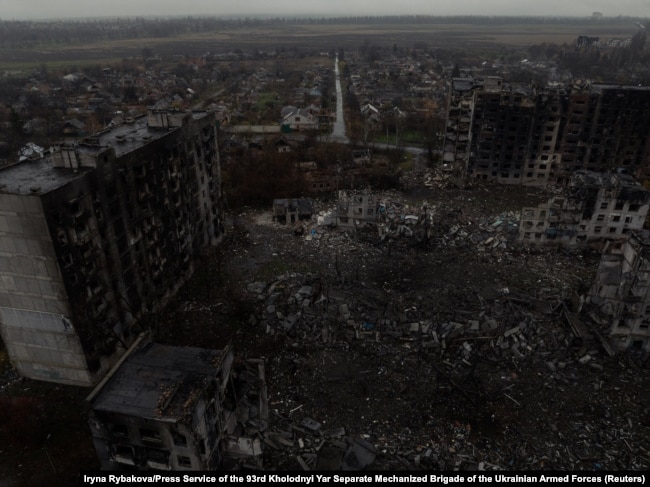 Тепер Росія знищує Костянтинівку. На фото: вид на житлову забудову міста, 12 листопада 2025 року