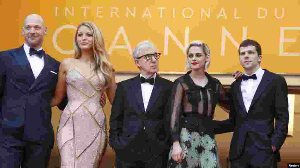 Ekipa filma &quot;Cafe Society&quot;: Woody Allen Corey Stoll, Blake Lively, Kristen Stewart i Jesse Eisenberg.