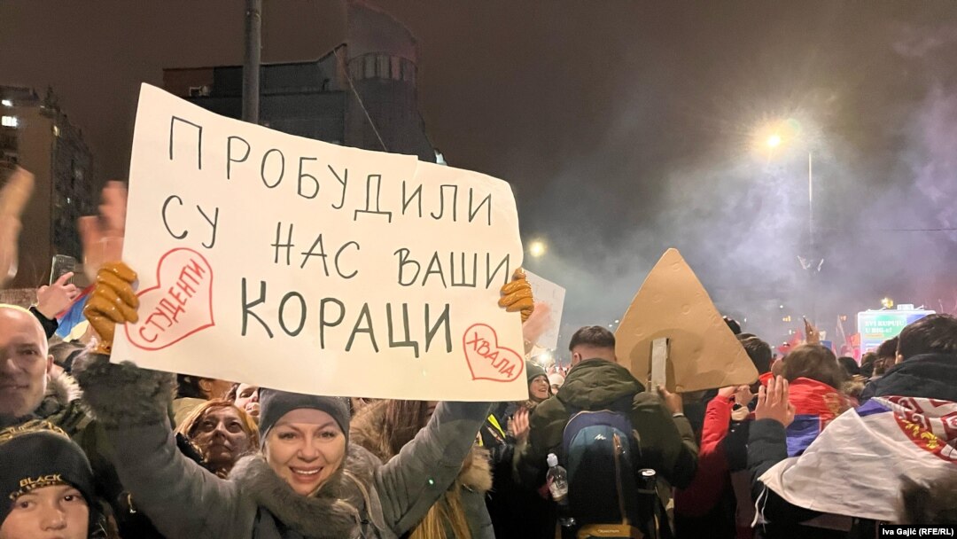 Пораки за добредојде на студентите кои доаѓаат во Крагуевац пеш и на велосипеди
