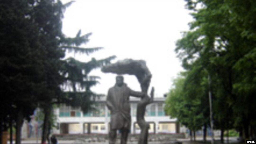 Qazaxda Səməd Vurğunun abidəsi, 2 may 2006