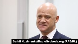 Інцидент стався 27 грудня після засідання суду, в рамках якого Труханова й інших посадових осіб обвинувачують у привласненні 185 мільйонів гривень з одеського міського бюджету