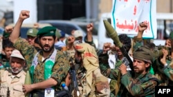 Luftëtarë të grupit militant jemenas, Huthi në Sana më 10 shtator. 