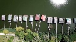 Dobrodošli u plutajuće selo u sjeni termoelektrane u Mađarskoj