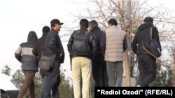 Ин афрод дар Душанбе дар ҷустуҷӯйи кор ҳастанд