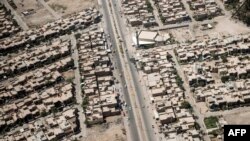 Imagine aeriană a capitalei Bagdad luată din elicopterul care îl transporta pe secretarul de stat american John Kerry