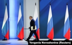 Владимир Путин после выступления перед Федеральным собранием. В своем послании он не упомянул об Украине и не объяснил российские маневры у украинской границы