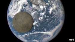Mesec i Zemlja