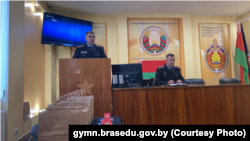 У часе цырымоніі складаньня прысягі па ўступленьні ў вайскова-патрыятычны клюб у гімназіі Браслава, 31 сьнежня 2025 году. Ілюстрацыйнае фота