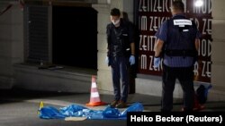Июнь ойида ҳам Германиянинг Вюрцбург шаҳрида пичоқ билан қуролланган ҳужумчи уч кишини ўлдирган эди.
