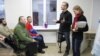 Сім’я з Австралії безкоштовно вчить англійської мови українських бійців