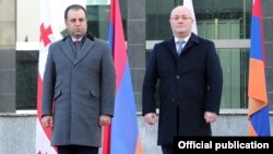 Министры обороны Армении и Грузии - Виген Саргсян (слева) и Леван Изория, Тбилиси, 21 декабря 2016 г. 