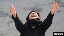 Жардырууда жакынынан айрылган аял, Багдад, 29-февраль, 2016-жыл.